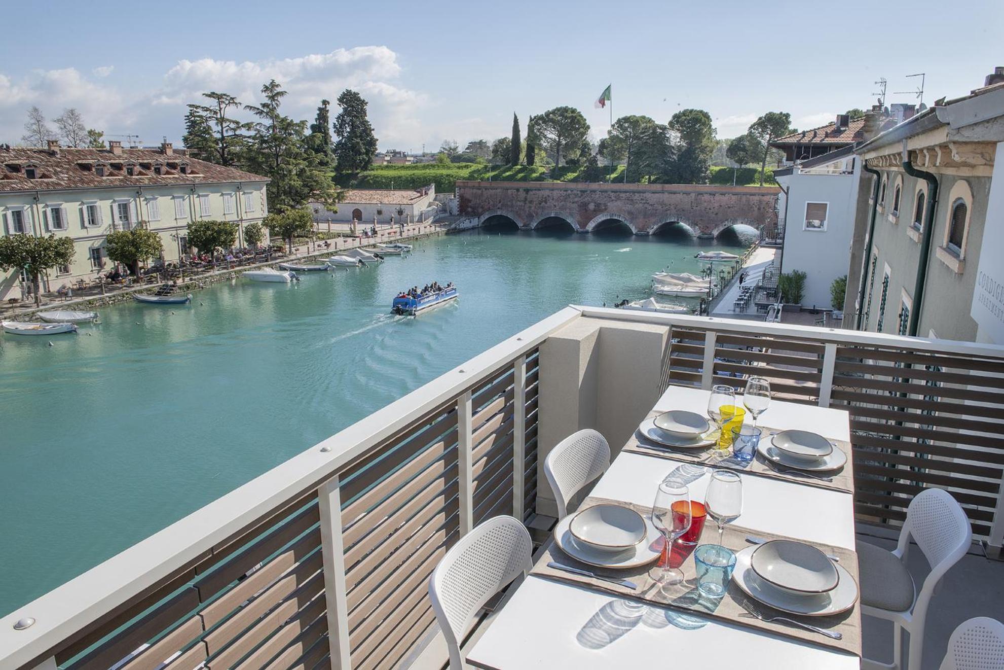Palazzo Cordigero - Apartments Peschiera del Garda Zewnętrze zdjęcie
